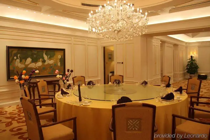 Цзинин: Sun Plaza International Hotel