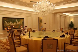 Цзинин: Sun Plaza International Hotel