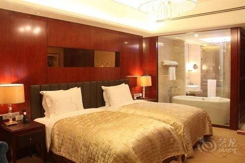 Цзинин: Sun Plaza International Hotel