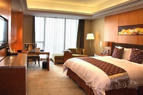 Цзинин: Sun Plaza International Hotel