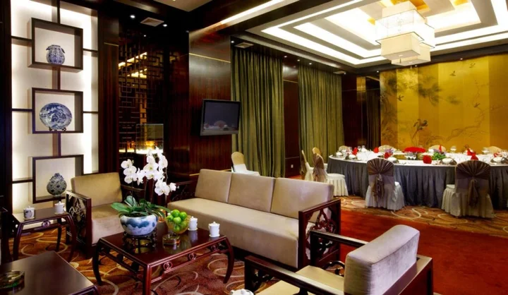 Иу: Kingdom Narada Grand Hotel