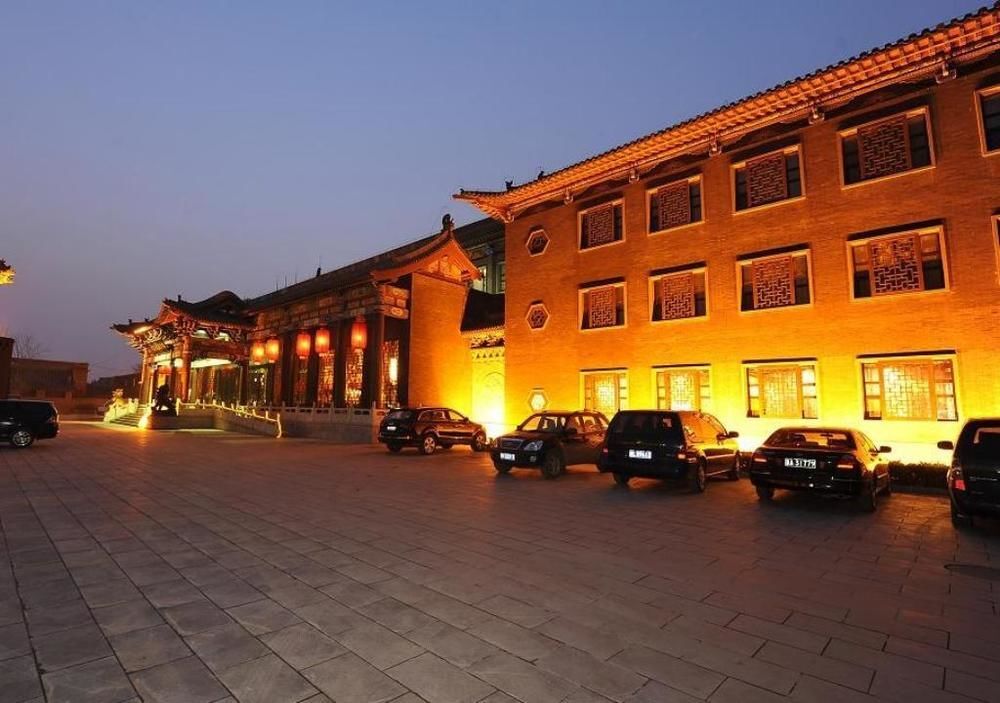 Цзиньчжун: The Kylin Grand Hotel