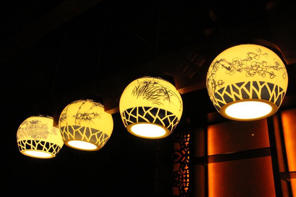 Цзиньчжун: De Chao Ge