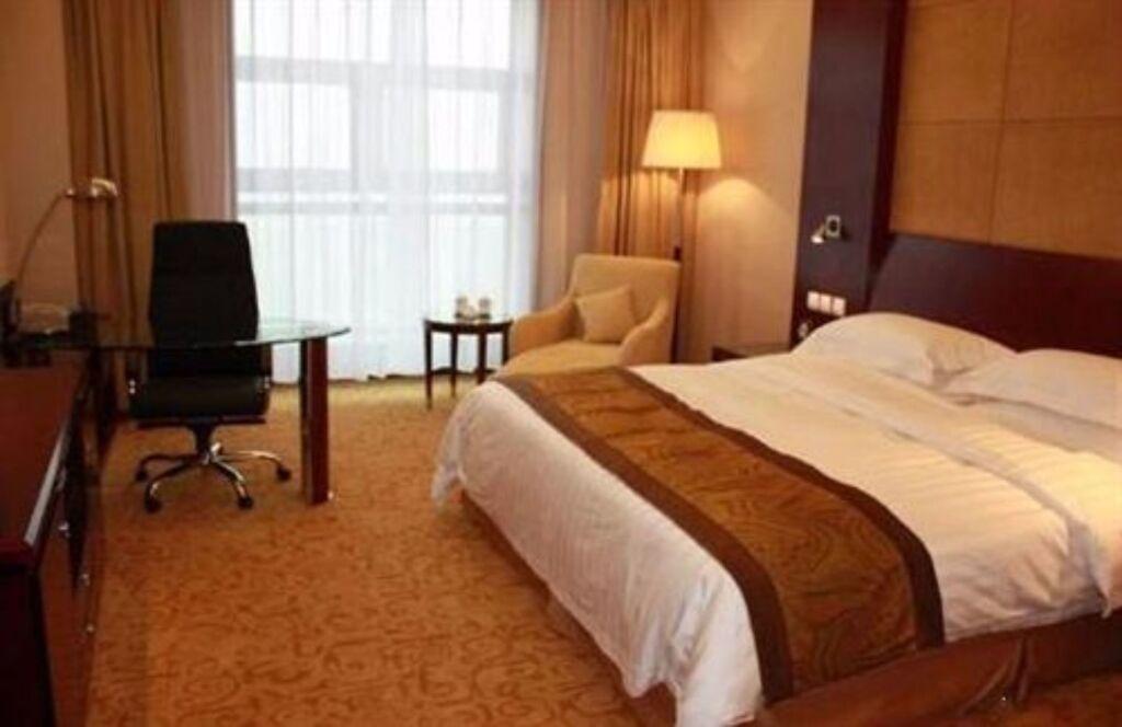 Цзинин: Отель Sheng Du International Hotel
