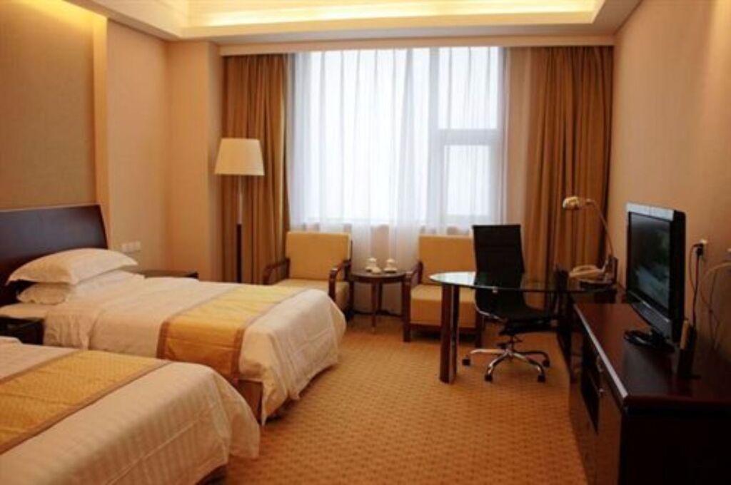 Цзинин: Отель Sheng Du International Hotel