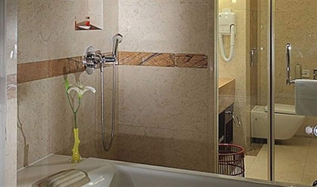 Цзинин: Отель Sheng Du International Hotel