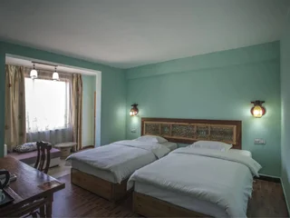 Яншо: Riverside Retreat Hotel