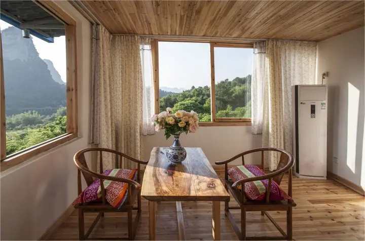 Яншо: Riverside Retreat Hotel