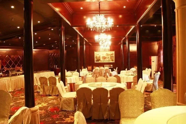 Лешан: Lingxiu Impression Hotel Emei