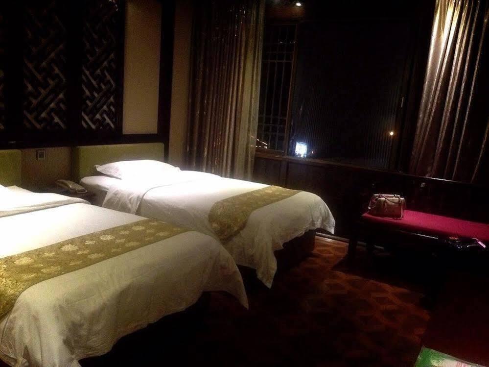 Лешан: Lingxiu Impression Hotel Emei