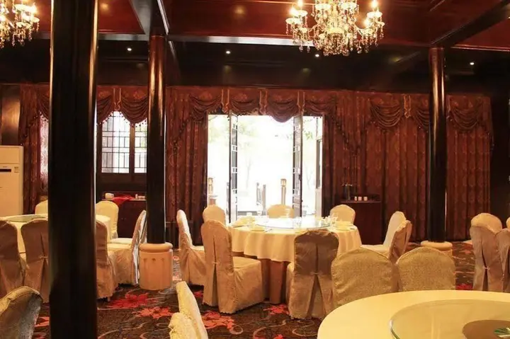 Лешан: Lingxiu Impression Hotel Emei