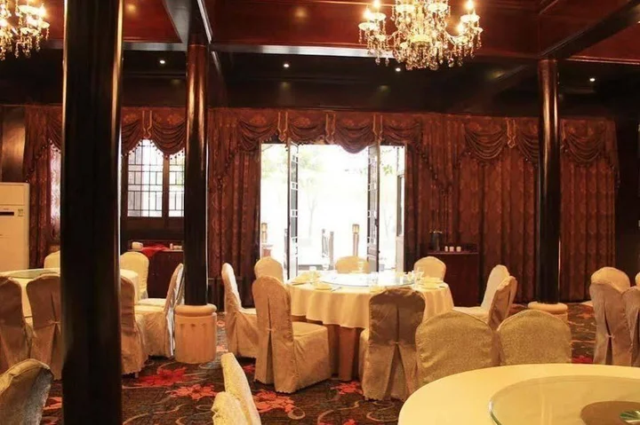 Лешан: Lingxiu Impression Hotel Emei