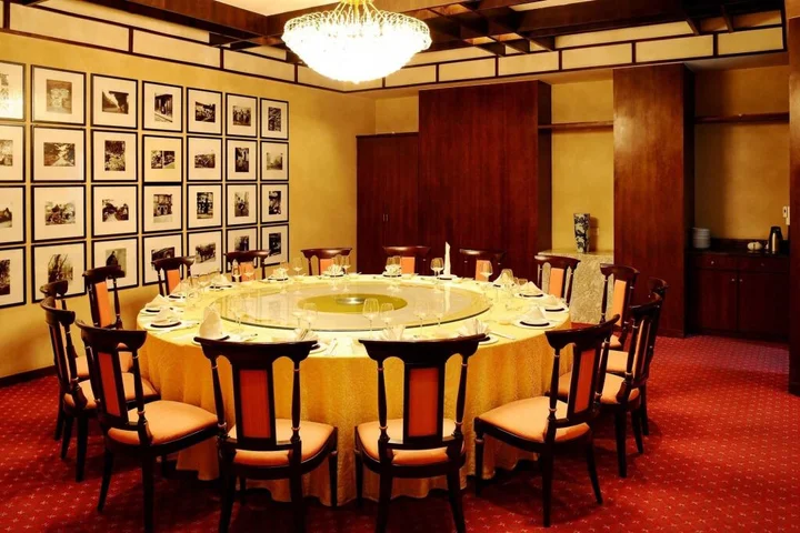 Шанхай: Sovereign Hotel