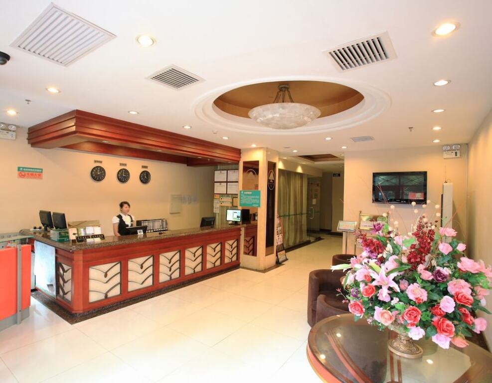 Шанхай: GreenTree Inn Shanghai Dongming Road Subway Station Express