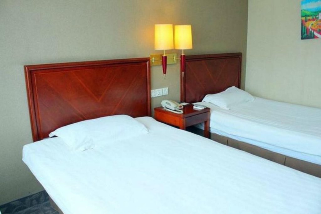 Шанхай: GreenTree Inn ShangHai WuNing Road ZhenPing Road Metro Station Busines