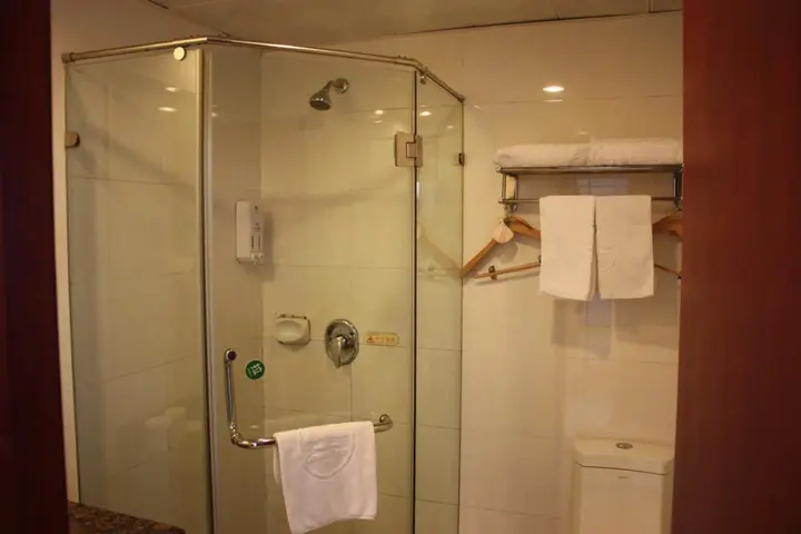Шанхай: GreenTree Inn ShangHai WuNing Road ZhenPing Road Metro Station Busines