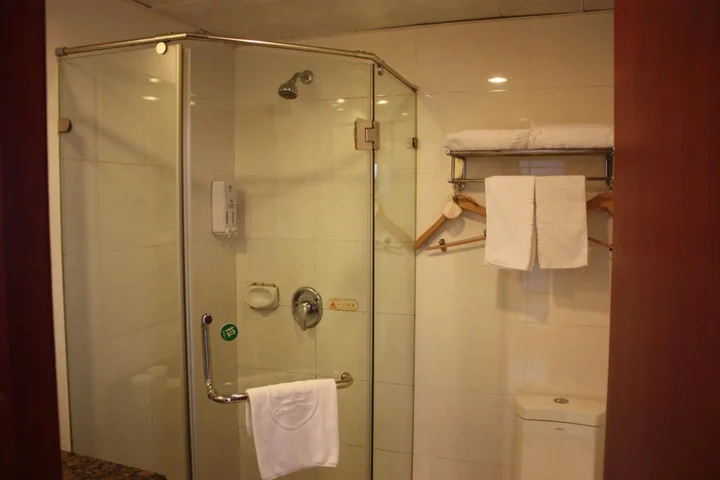 Шанхай: GreenTree Inn ShangHai WuNing Road ZhenPing Road Metro Station Busines