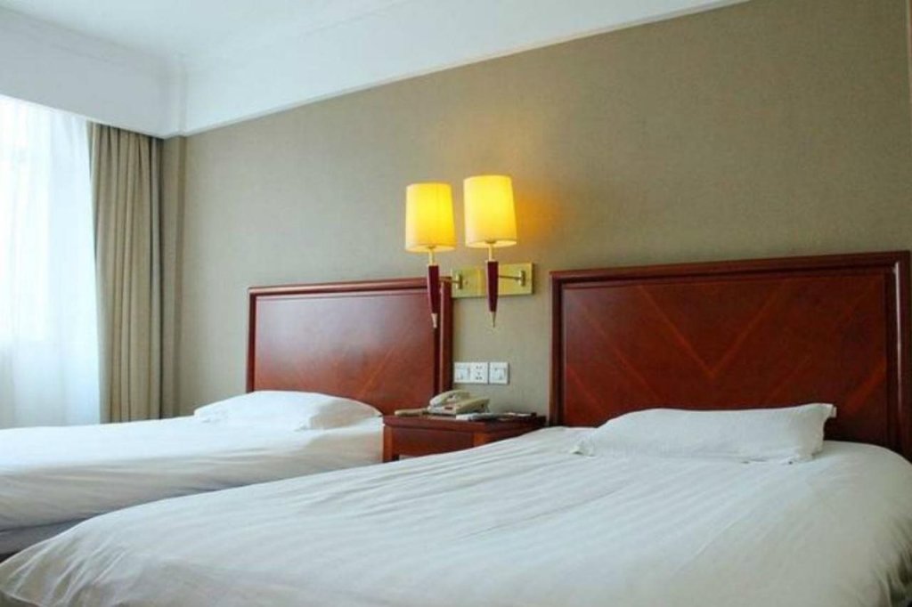 Шанхай: GreenTree Inn ShangHai WuNing Road ZhenPing Road Metro Station Busines