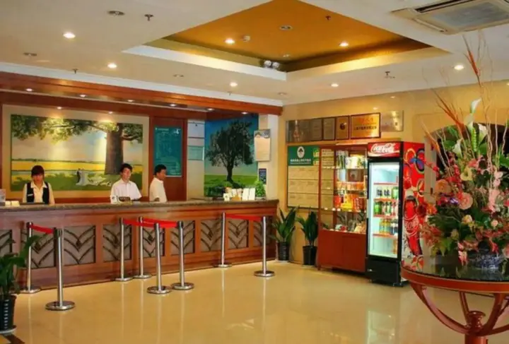 Шанхай: GreenTree Inn ShangHai WuNing Road ZhenPing Road Metro Station Busines