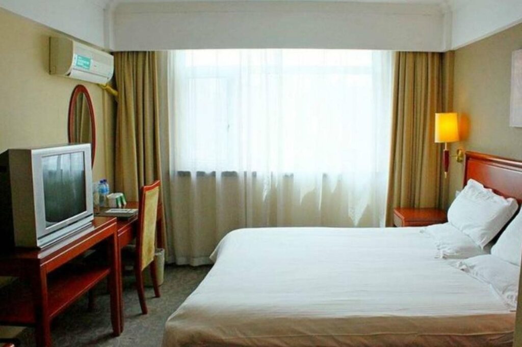 Шанхай: GreenTree Inn ShangHai WuNing Road ZhenPing Road Metro Station Busines