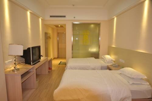 Ксучанг: Super 8 Hotel Xuchang Qi Yi Lu Railway Station