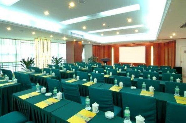 Чэнду: Universal House Golden Gulf Hotel