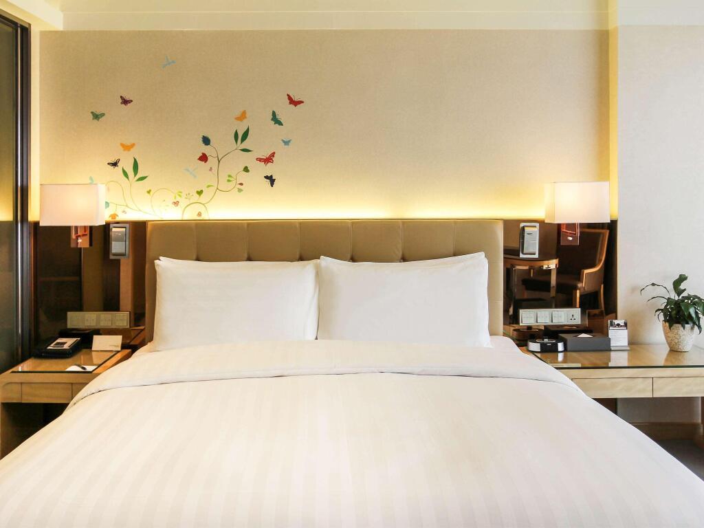 Линьи: Pullman Linyi Lushang