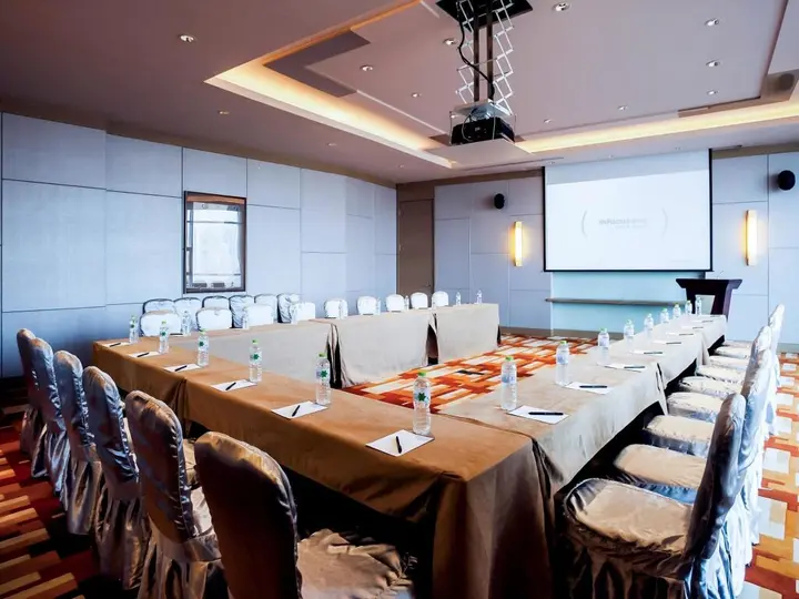 Линьи: Pullman Linyi Lushang