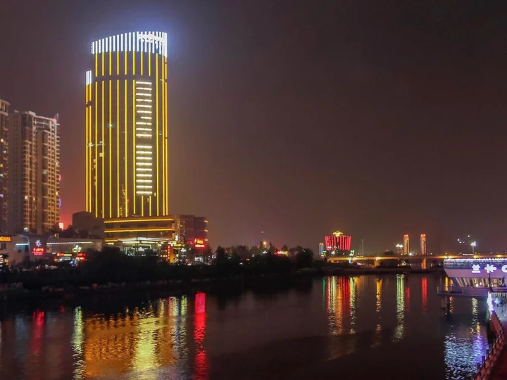 Линьи: Pullman Linyi Lushang