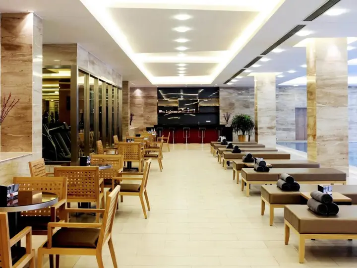 Линьи: Pullman Linyi Lushang