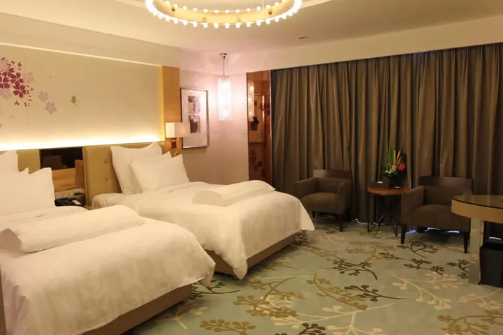 Линьи: Pullman Linyi Lushang