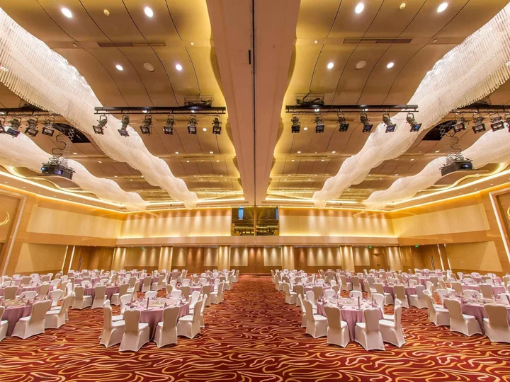 Линьи: Pullman Linyi Lushang