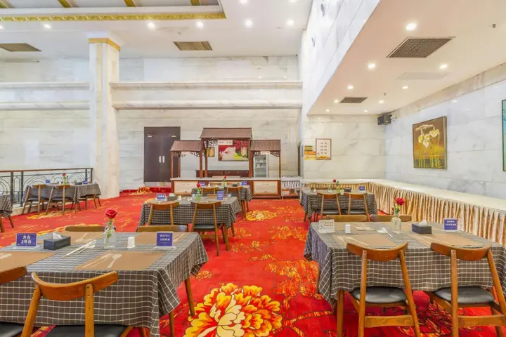 Лоян: Luoyang Aviation Hotel