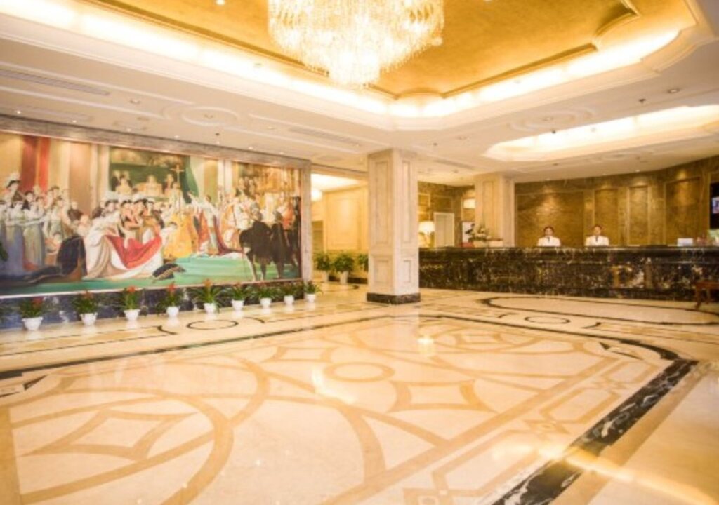 Иу: Legend Hotel