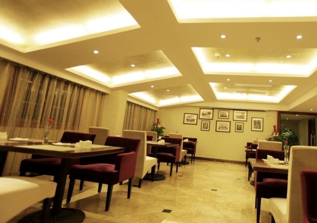 Иу: Legend Hotel