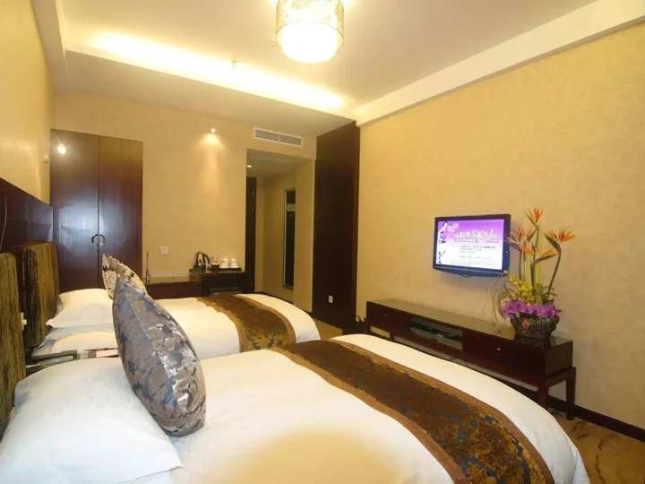 Иу: Byland Star Hotel