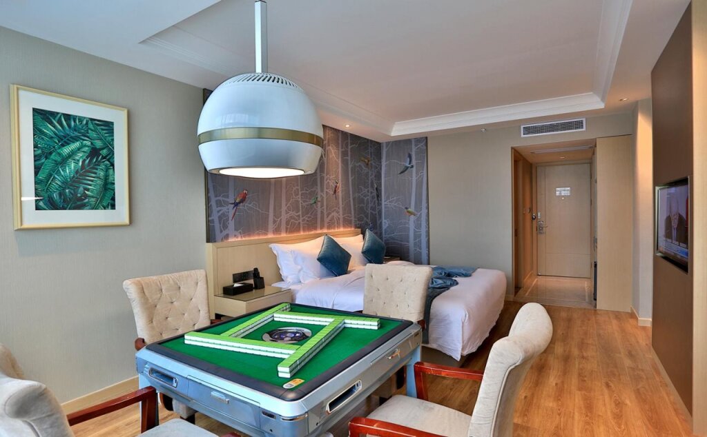 Иу: Byland Star Hotel