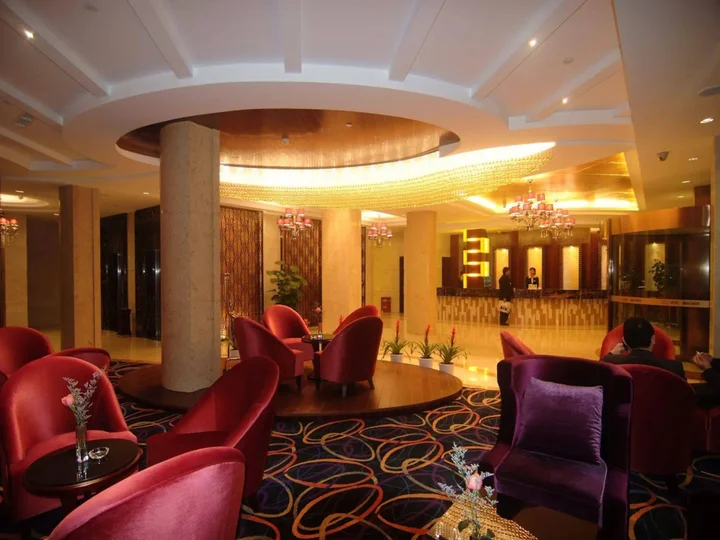 Иу: Byland Star Hotel