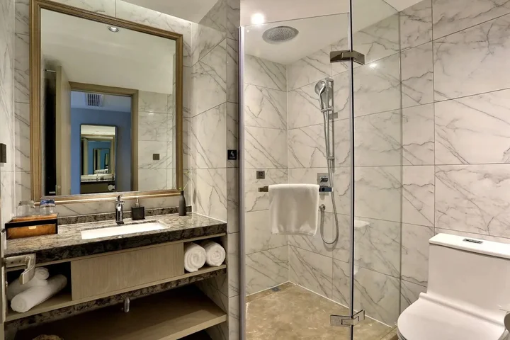 Иу: Byland Star Hotel