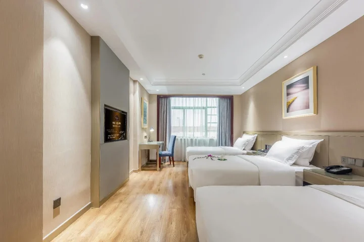Иу: Byland Star Hotel