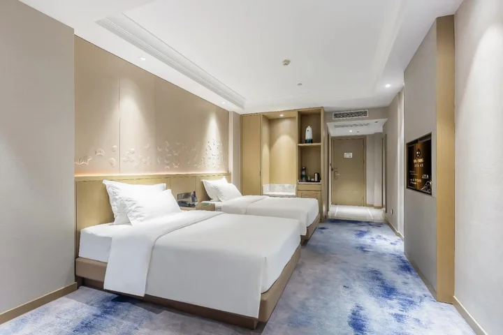 Иу: Byland Star Hotel