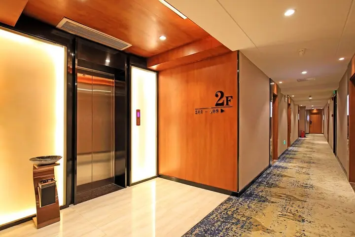 Гуйлинь: Immersing Hotel Guihu Branch