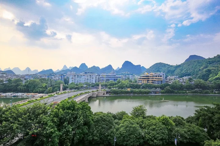Гуйлинь: Immersing Hotel Guihu Branch