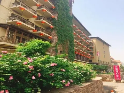 Чжэнчжоу: Source Hotel