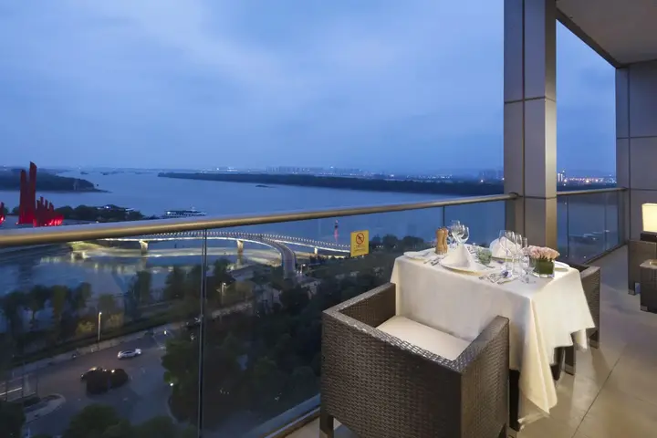 Нанкин: Hilton Nanjing Riverside