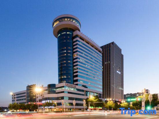 Дунъин: Dongying Blue Horizon Xinyue Hotel