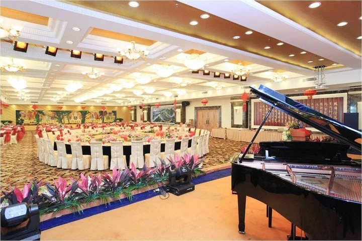 Куньмин: Economic Trade Hotel