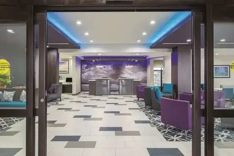 Куньмин: Economic Trade Hotel