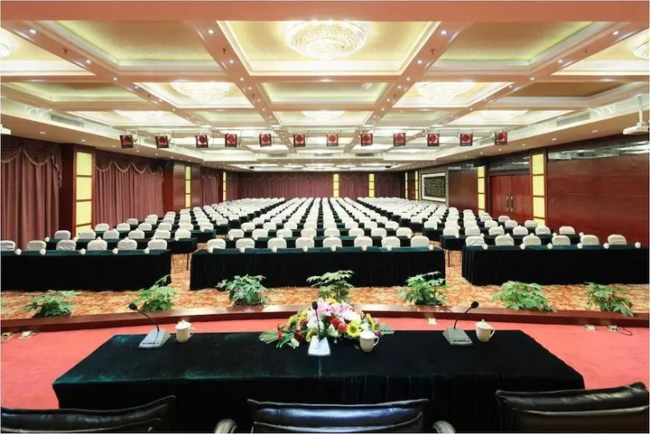 Куньмин: Economic Trade Hotel
