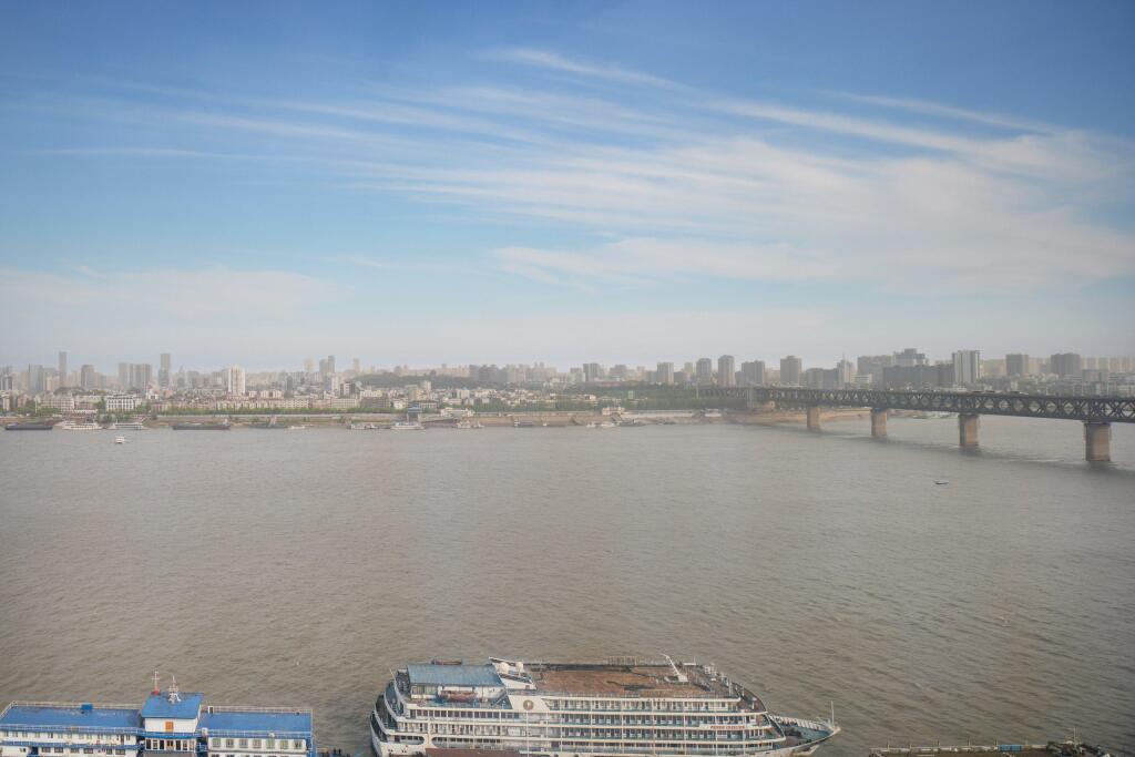 Ухань: Holiday Inn Riverside Wuhan by IHG